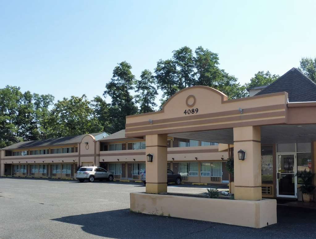 Red Roof Inn Freehold Εξωτερικό φωτογραφία